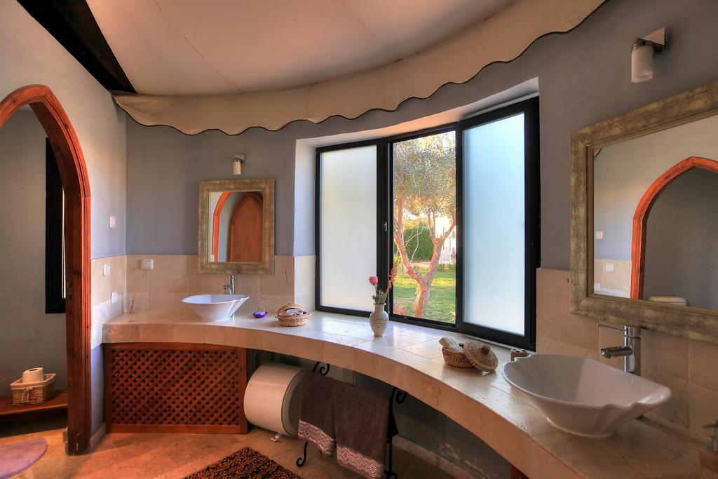 Villa Marco Au Jardin Des Senteurs El Ain ภายนอก รูปภาพ